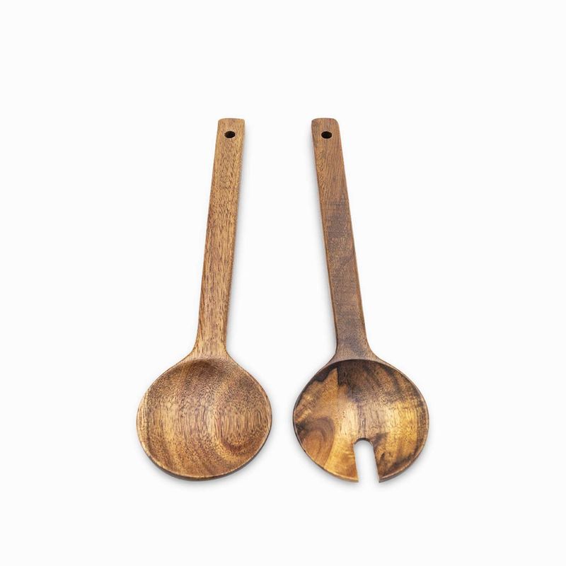 Servidoras redonda ensalada en acacia