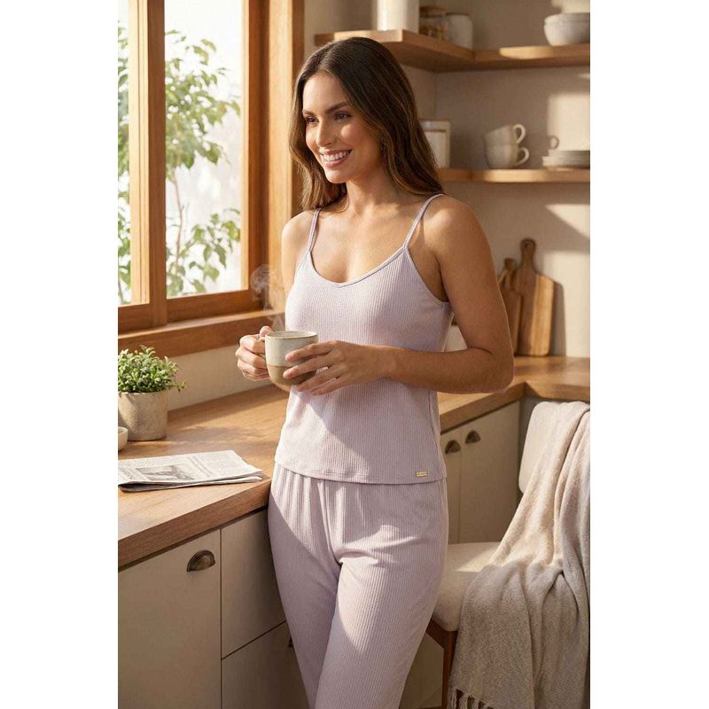 Conjunto pijama de dos piezas cuello redondo elaborado en modal