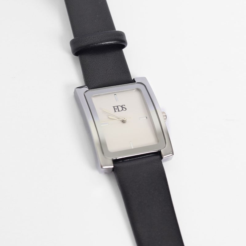 Reloj Cuadrado Tipo Cuero